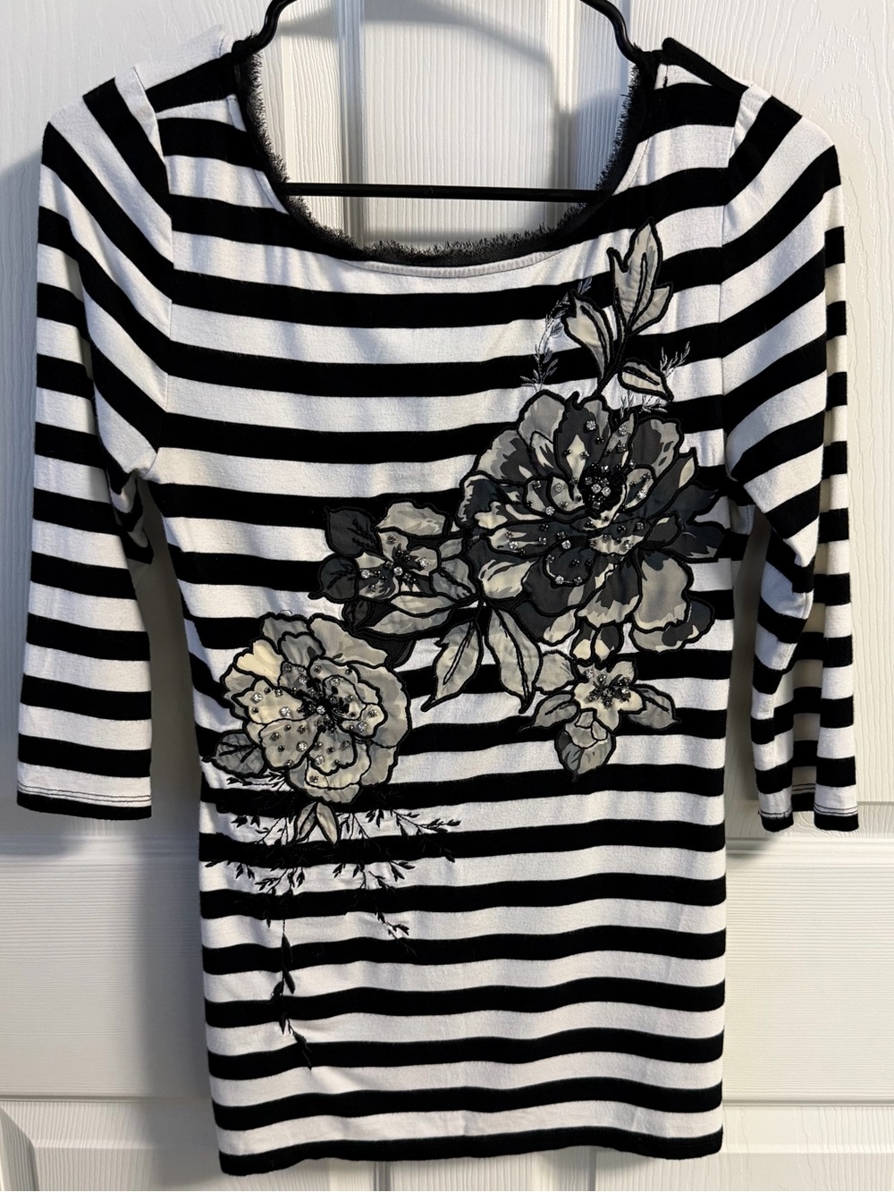 White House Black Market Black White Striped Floral Applique Scoop Neck Top XS